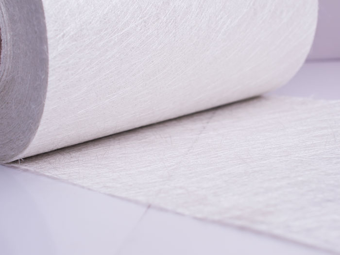 Short cut glass fiber felt for automotive interior